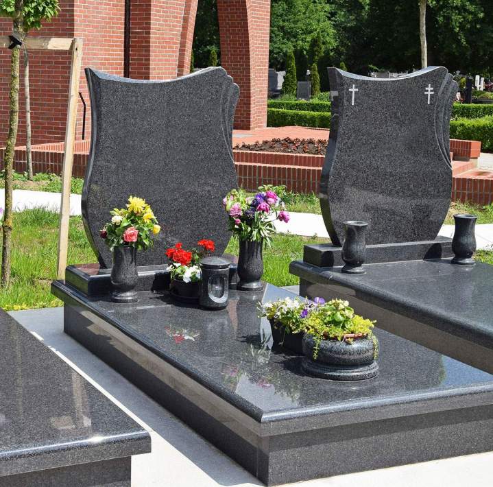 Création et pose d’ornements funéraires